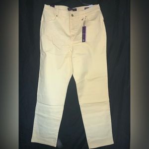 Brand New GloriaVanderbilt Jeans  
~Size 14 
~14 Stretch Medium.  
~yellow